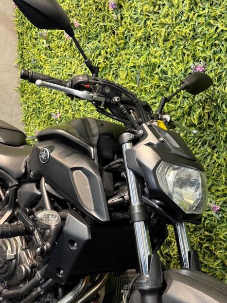 YAMAHA MT-07 700 ABS, Foto 8