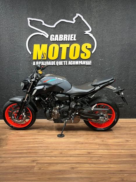 YAMAHA MT-07 700 ABS, Foto 2