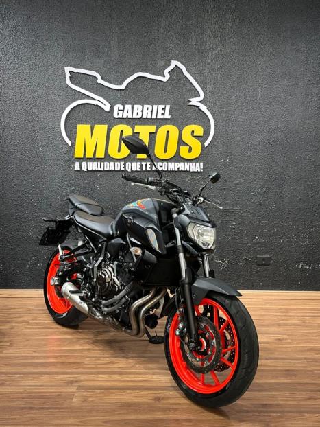 YAMAHA MT-07 700 ABS, Foto 3