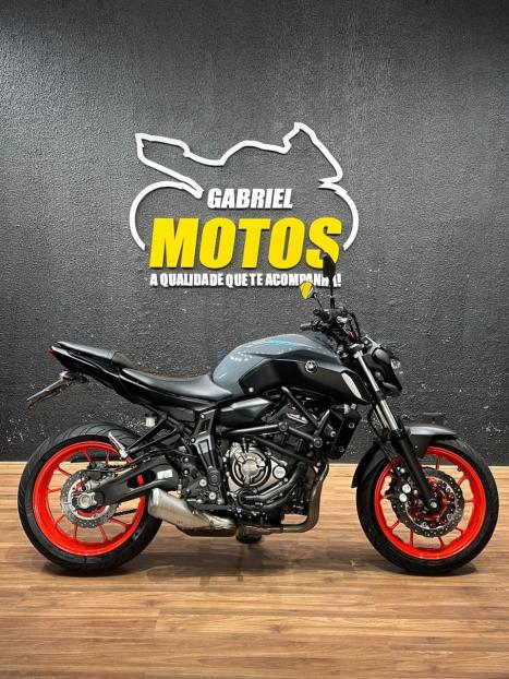 YAMAHA MT-07 700 ABS, Foto 1