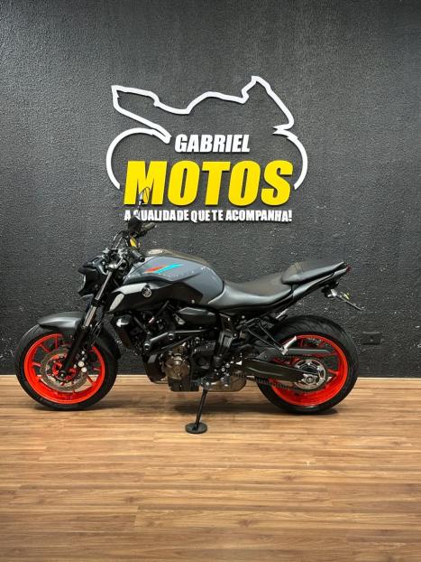 YAMAHA MT-07 700 ABS, Foto 2
