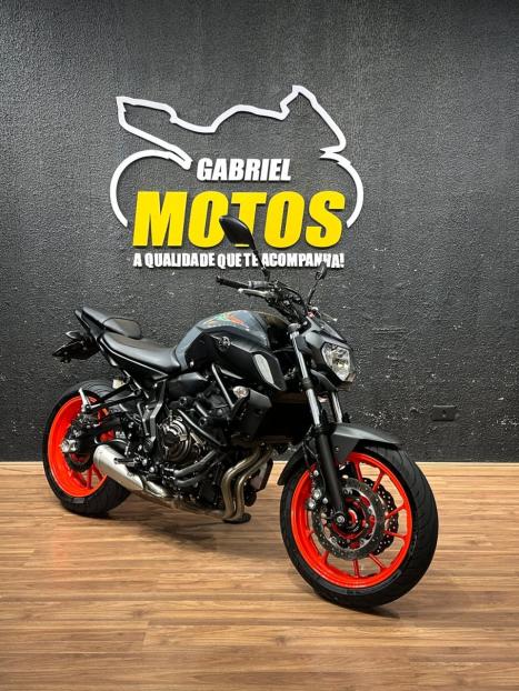 YAMAHA MT-07 700 ABS, Foto 3