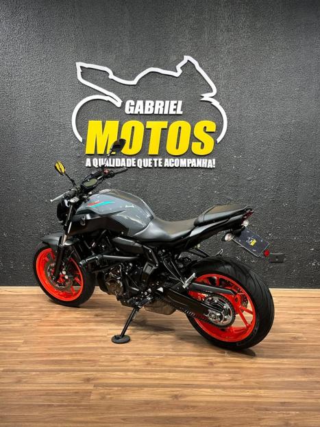 YAMAHA MT-07 700 ABS, Foto 6