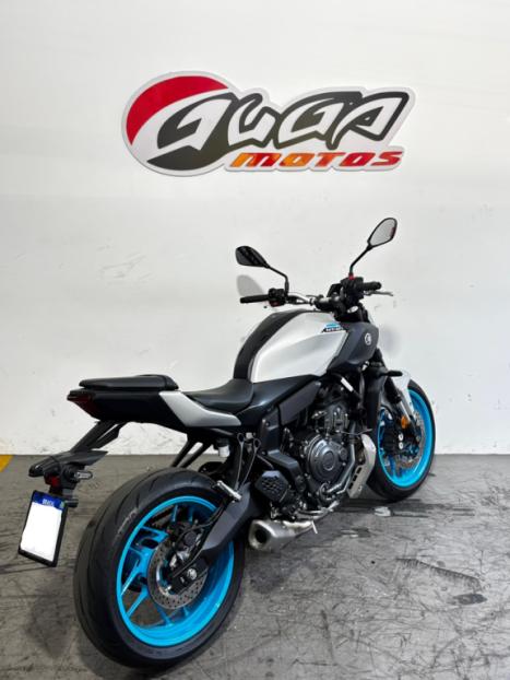 YAMAHA MT-07 700 ABS, Foto 2