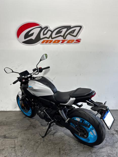 YAMAHA MT-07 700 ABS, Foto 3