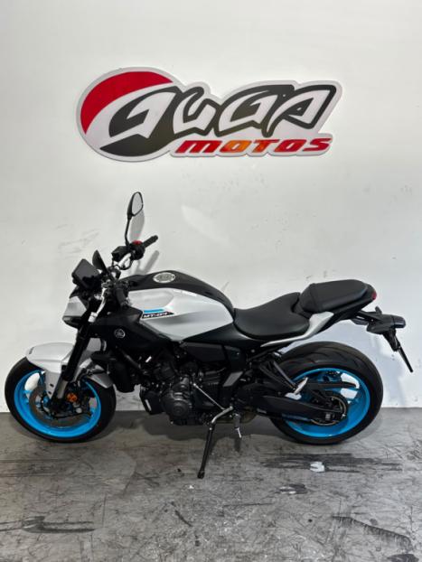 YAMAHA MT-07 700 ABS, Foto 4