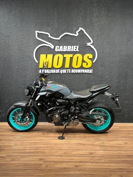 YAMAHA MT-07 700 ABS, Foto 2