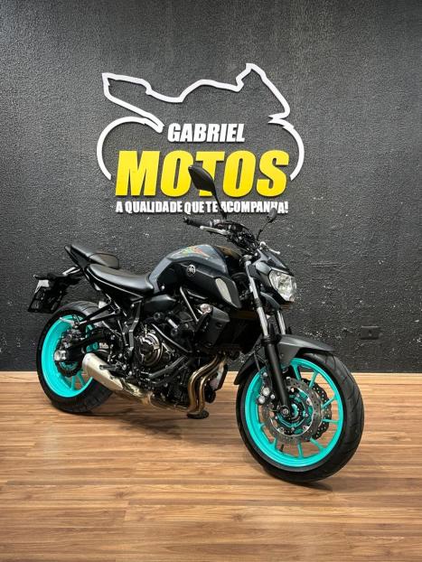 YAMAHA MT-07 700 ABS, Foto 3