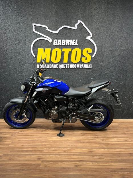 YAMAHA MT-07 700 ABS, Foto 2