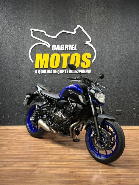 YAMAHA MT-07 700 ABS, Foto 3
