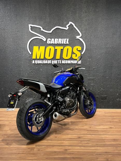 YAMAHA MT-07 700 ABS, Foto 6