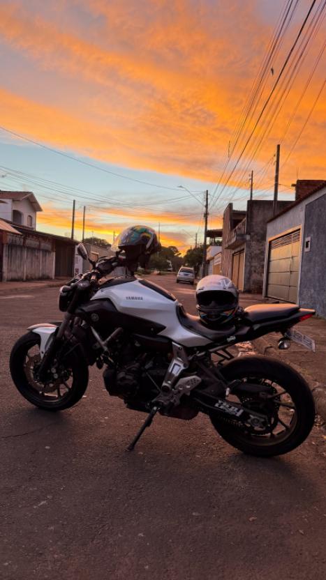 YAMAHA MT-07 700 ABS, Foto 2