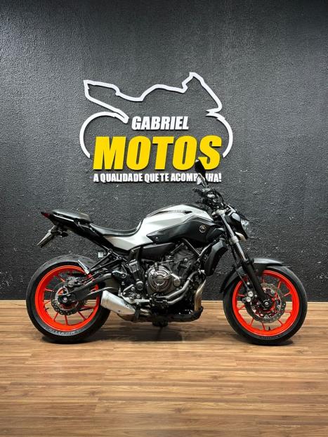YAMAHA MT-07 700 ABS, Foto 1