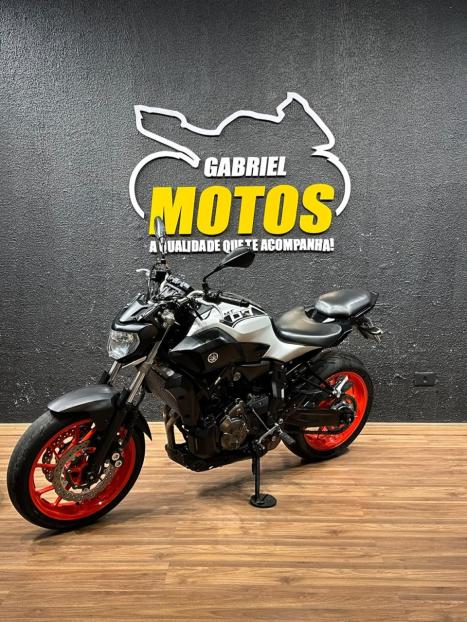 YAMAHA MT-07 700 ABS, Foto 4