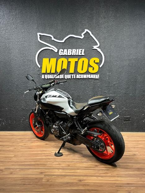 YAMAHA MT-07 700 ABS, Foto 6