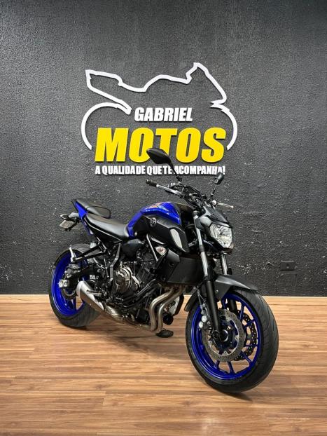 YAMAHA MT-07 700 ABS, Foto 2