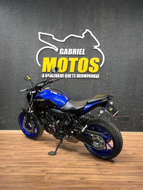 YAMAHA MT-07 700 ABS, Foto 4