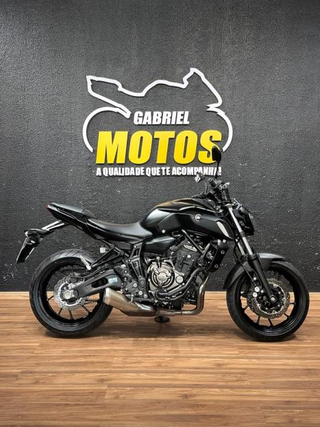 YAMAHA MT-07 700 ABS, Foto 1