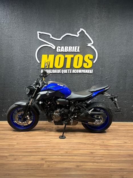YAMAHA MT-07 700 ABS, Foto 2