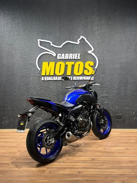 YAMAHA MT-07 700 ABS, Foto 5