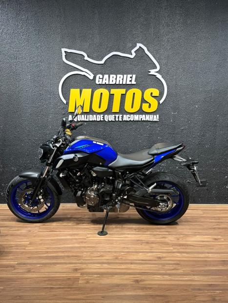 YAMAHA MT-07 700 ABS, Foto 2