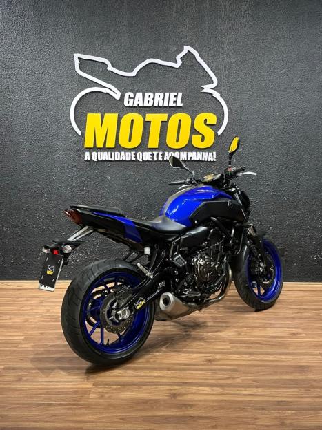 YAMAHA MT-07 700 ABS, Foto 6