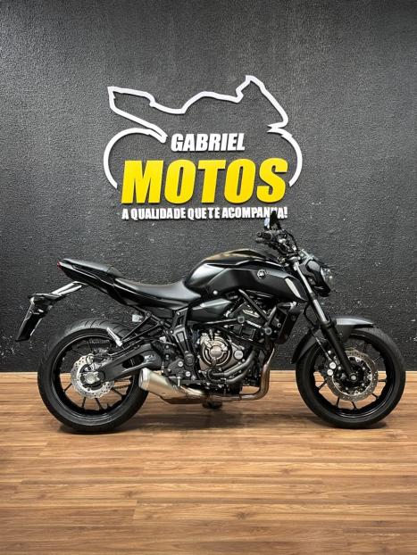 YAMAHA MT-07 700 ABS, Foto 1