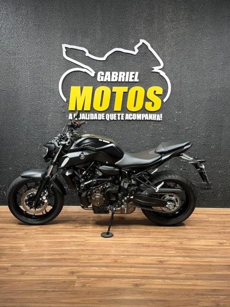 YAMAHA MT-07 700 ABS, Foto 2