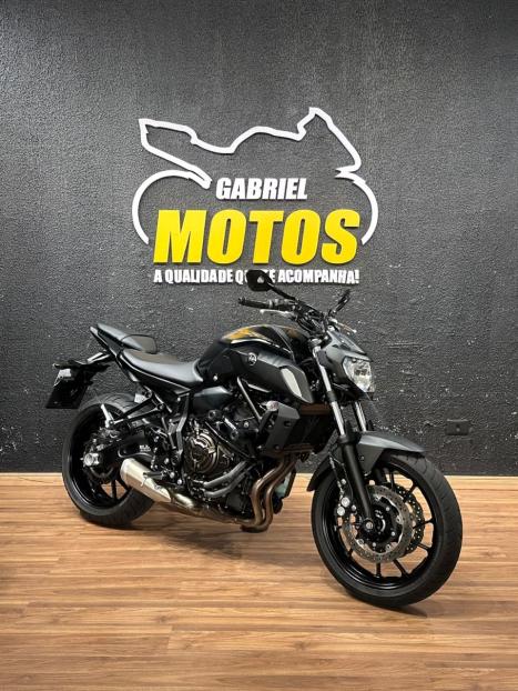 YAMAHA MT-07 700 ABS, Foto 3