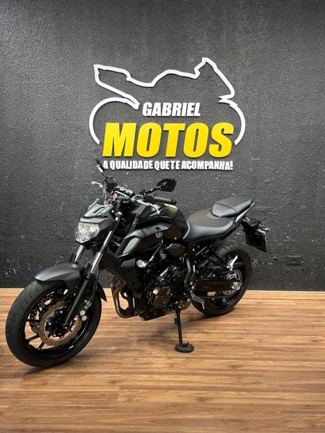 YAMAHA MT-07 700 ABS, Foto 4