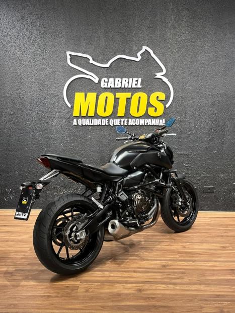 YAMAHA MT-07 700 ABS, Foto 6