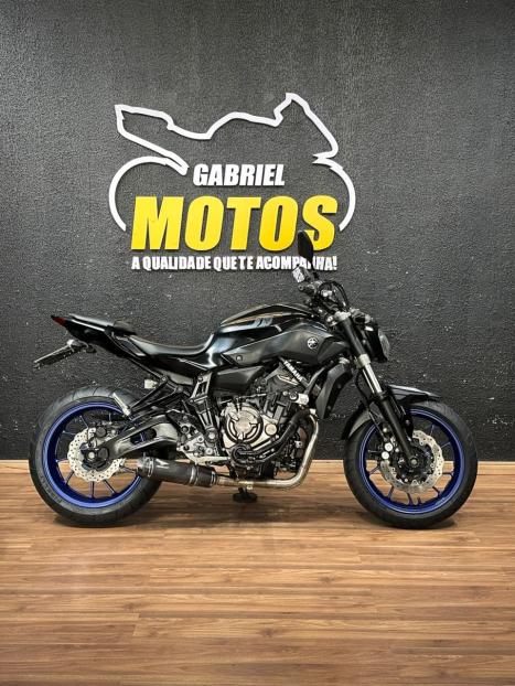 YAMAHA MT-07 700 ABS, Foto 1
