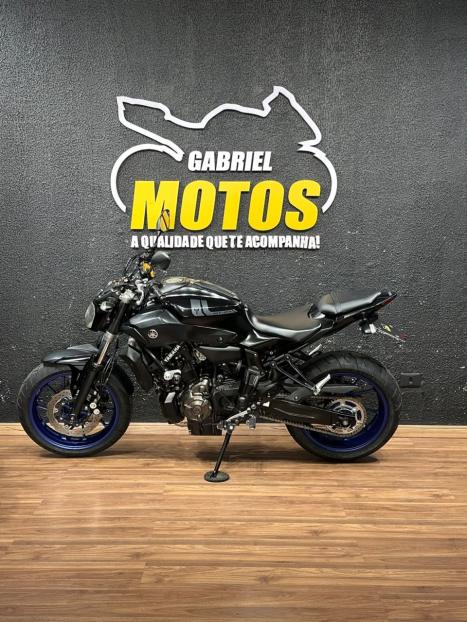 YAMAHA MT-07 700 ABS, Foto 2