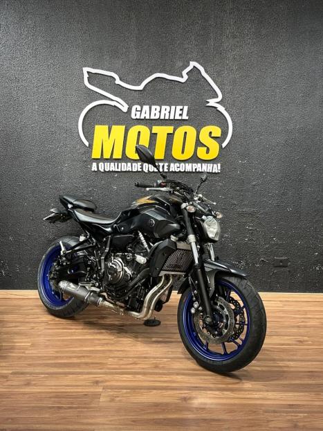 YAMAHA MT-07 700 ABS, Foto 3