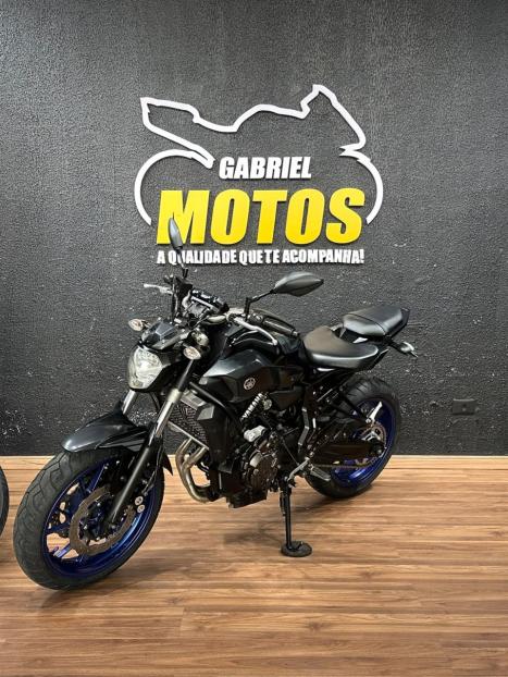 YAMAHA MT-07 700 ABS, Foto 4