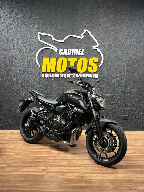 YAMAHA MT-07 700 ABS, Foto 3