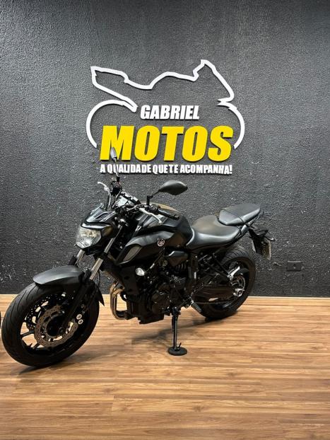 YAMAHA MT-07 700 ABS, Foto 4