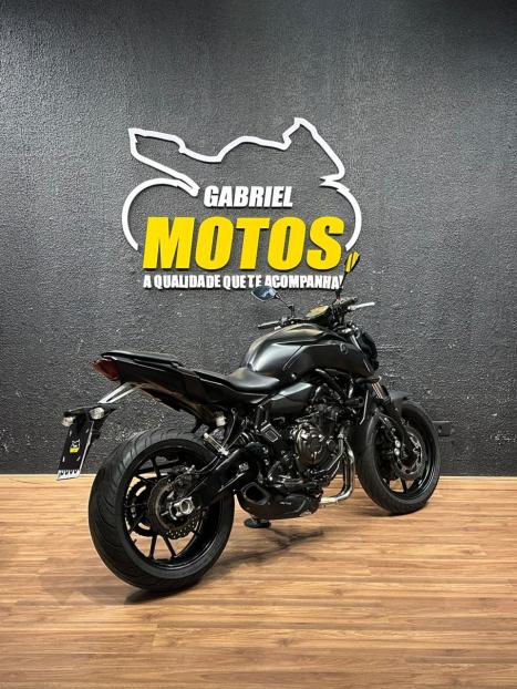 YAMAHA MT-07 700 ABS, Foto 5