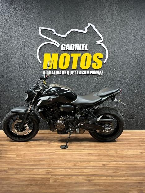 YAMAHA MT-07 700 ABS, Foto 2