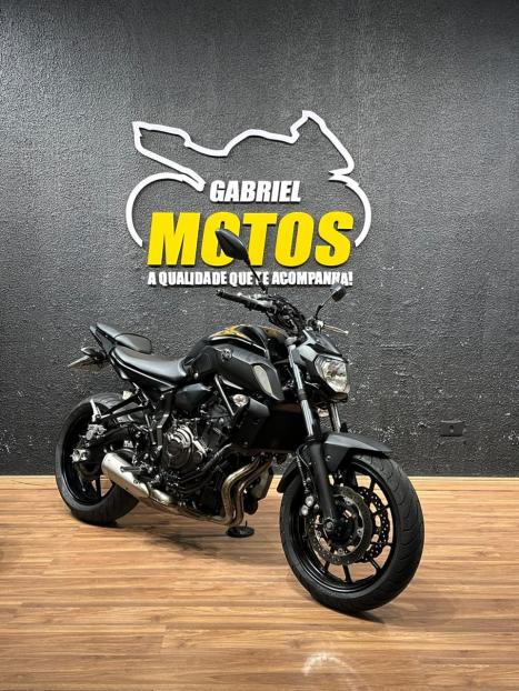 YAMAHA MT-07 700 ABS, Foto 3