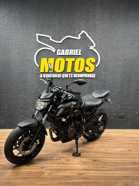 YAMAHA MT-07 700 ABS, Foto 4