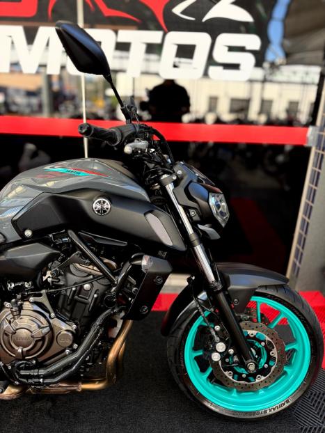 YAMAHA MT-07 700 ABS, Foto 3