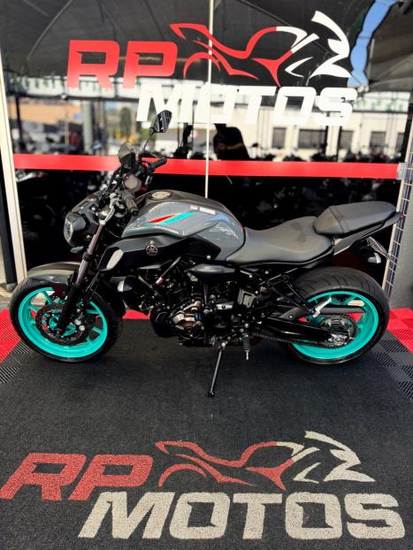 YAMAHA MT-07 700 ABS, Foto 4