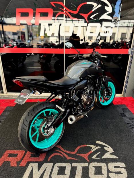 YAMAHA MT-07 700 ABS, Foto 10