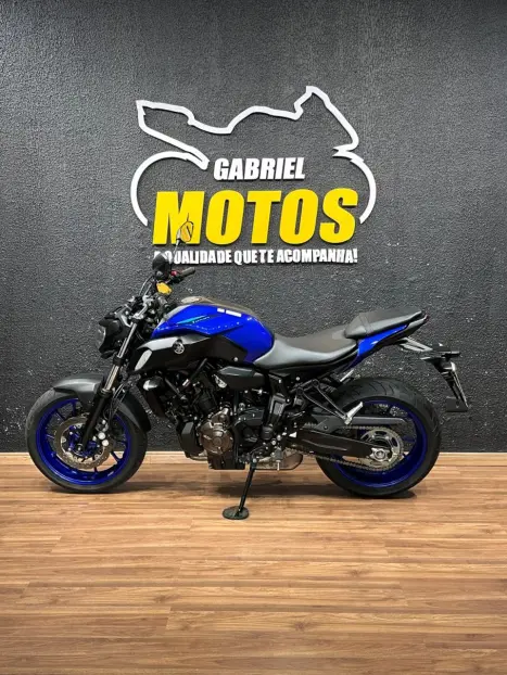 YAMAHA MT-07 700 ABS, Foto 2