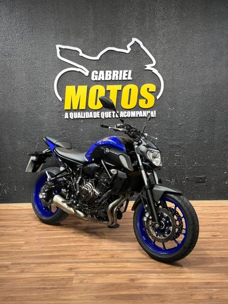 YAMAHA MT-07 700 ABS, Foto 3