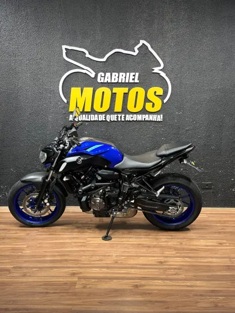 YAMAHA MT-07 700 ABS, Foto 2