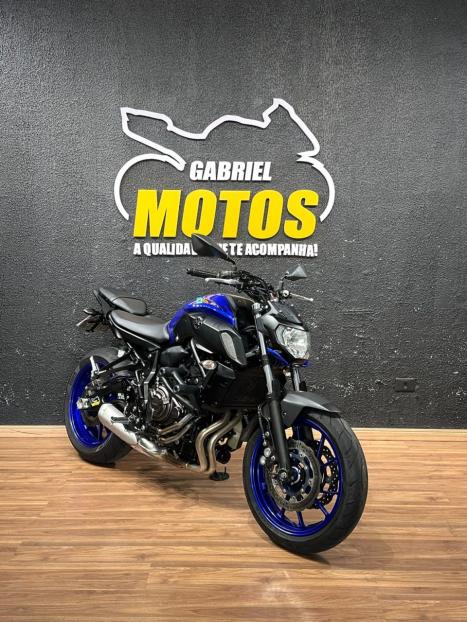 YAMAHA MT-07 700 ABS, Foto 3