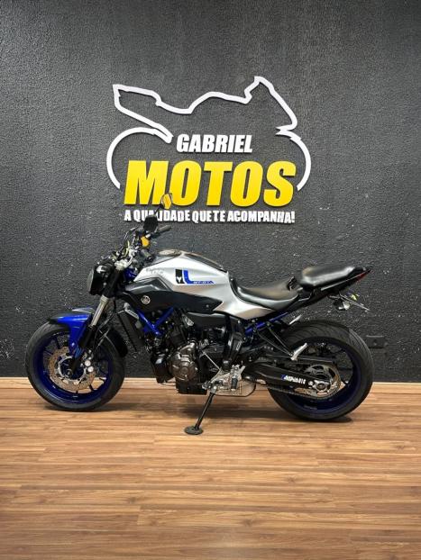 YAMAHA MT-07 700 ABS, Foto 2