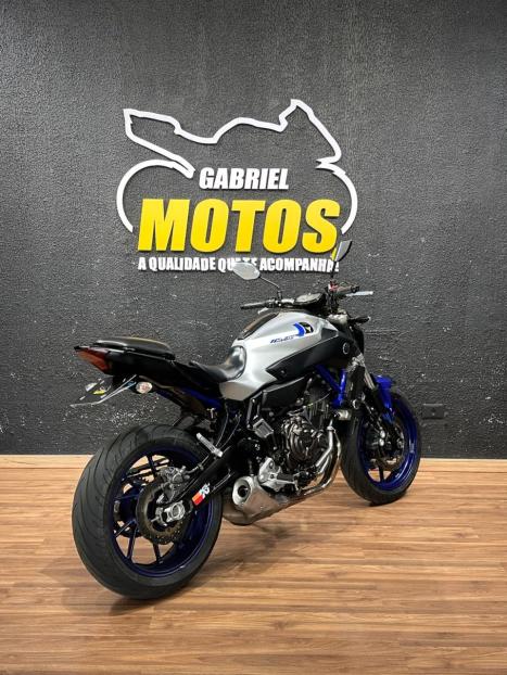 YAMAHA MT-07 700 ABS, Foto 6